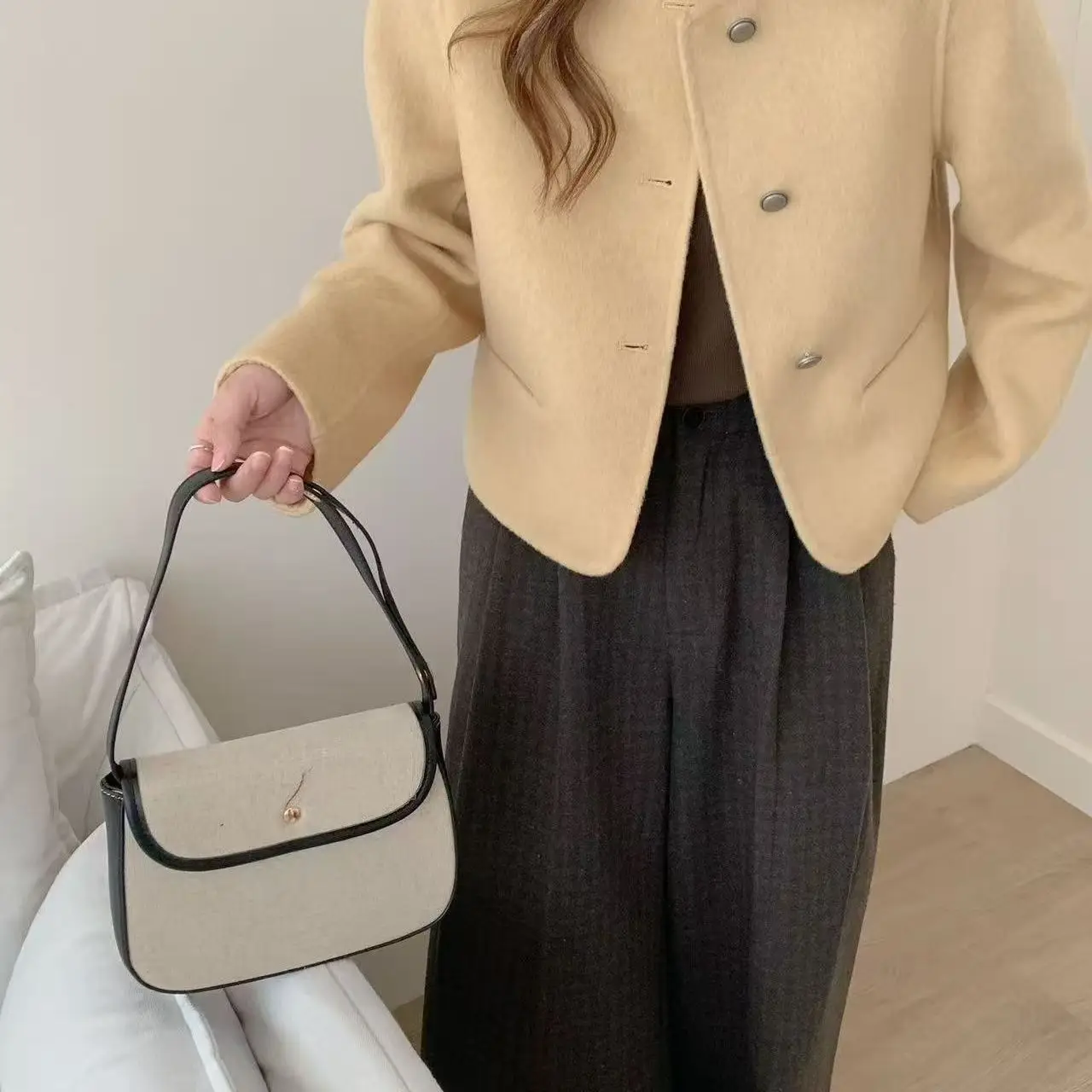 25 Early spring new Xiaoxiangfeng woolen coat femininity senior sense celebrity versatile and thin round neck wool coat
25 Early spring new Xiaoxiangfeng woolen coat femininity senior sense celebrity versatile and thin round neck wool coat