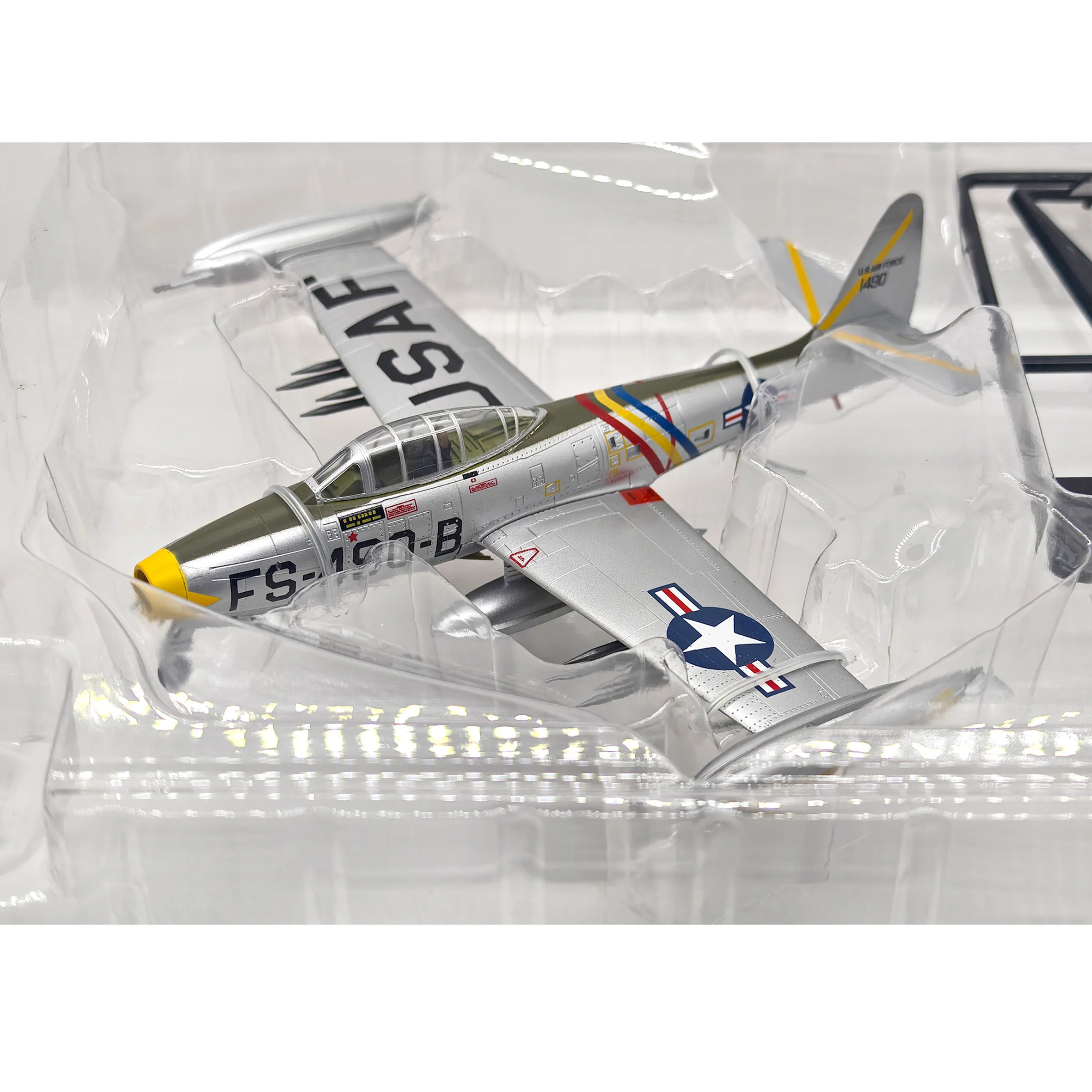 Модель истребителя Spot 37105 1:72 US F-84E, готовая статическая модель (изъята из производства)
Модель истребителя Spot 37105 1:72 US F-84E, готовая статическая модель (изъята из производства)
