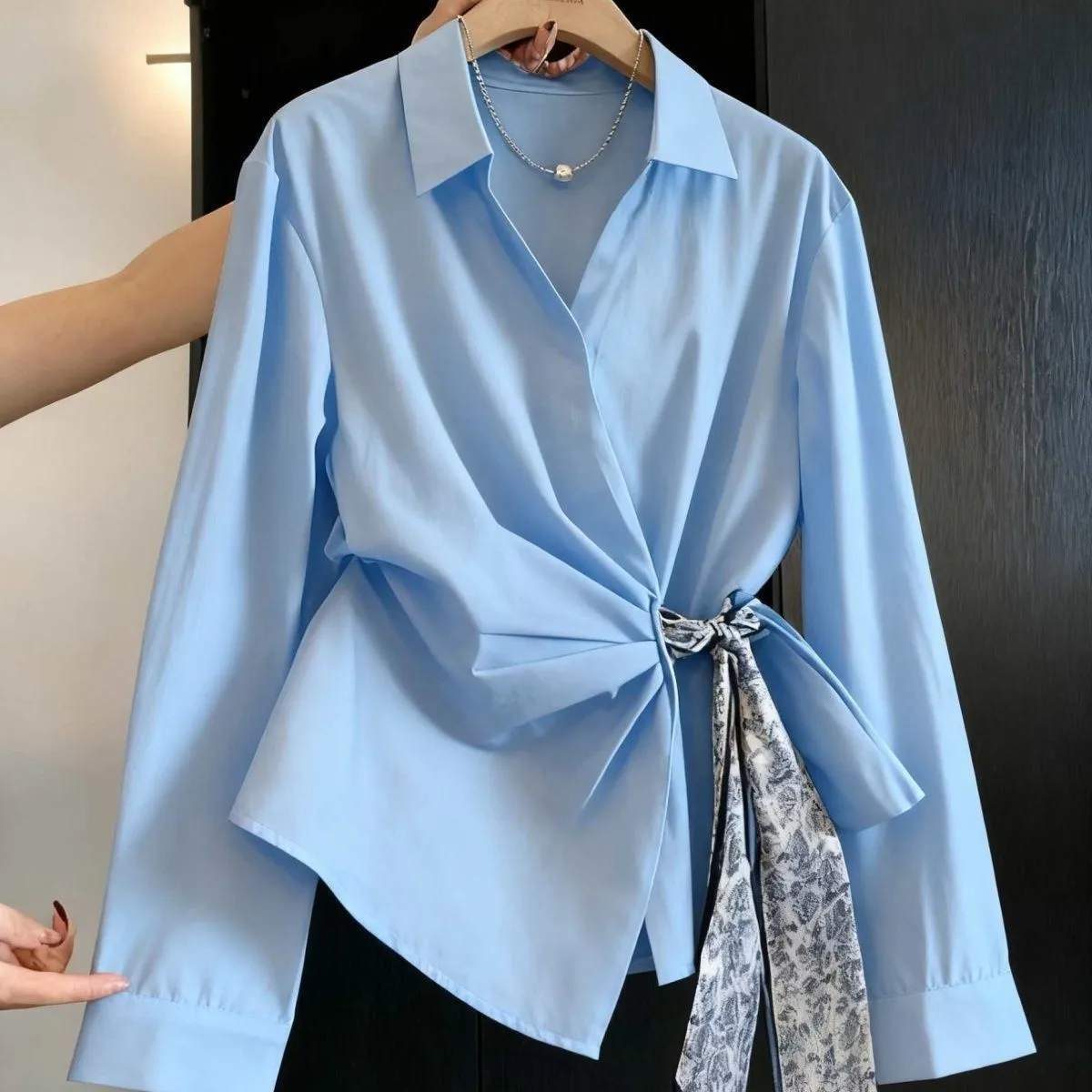 Women's French-style Diagonal Placket Silk Scarf Tie Long-sleeve Shirt, Autumn Style
Women's French-style Diagonal Placket Silk Scarf Tie Long-sleeve Shirt, Autumn Style