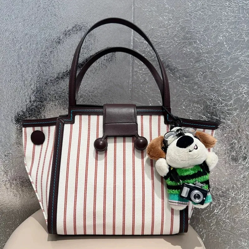 New striped hand-held tote bag, single shoulder underarm bag, fashionable and versatile women's bag, personalized and trendy
New striped hand-held tote bag, single shoulder underarm bag, fashionable and versatile women's bag, personalized and trendy