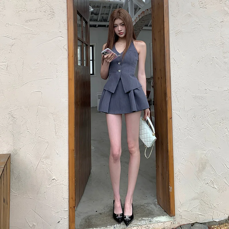 Southeast Asian Women's Fashion College Style Backless Knot Suit Vest Necklace Short Skirt Halter Half-length Set
Southeast Asian Women's Fashion College Style Backless Knot Suit Vest Necklace Short Skirt Halter Half-length Set
