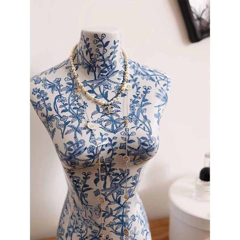 Home Furnishing Ru Yi Beauty Blue and White Porcelain Art Portrait Sculpture Ceramic Desktop Creative Floor Ornament
Home Furnishing Ru Yi Beauty Blue and White Porcelain Art Portrait Sculpture Ceramic Desktop Creative Floor Ornament