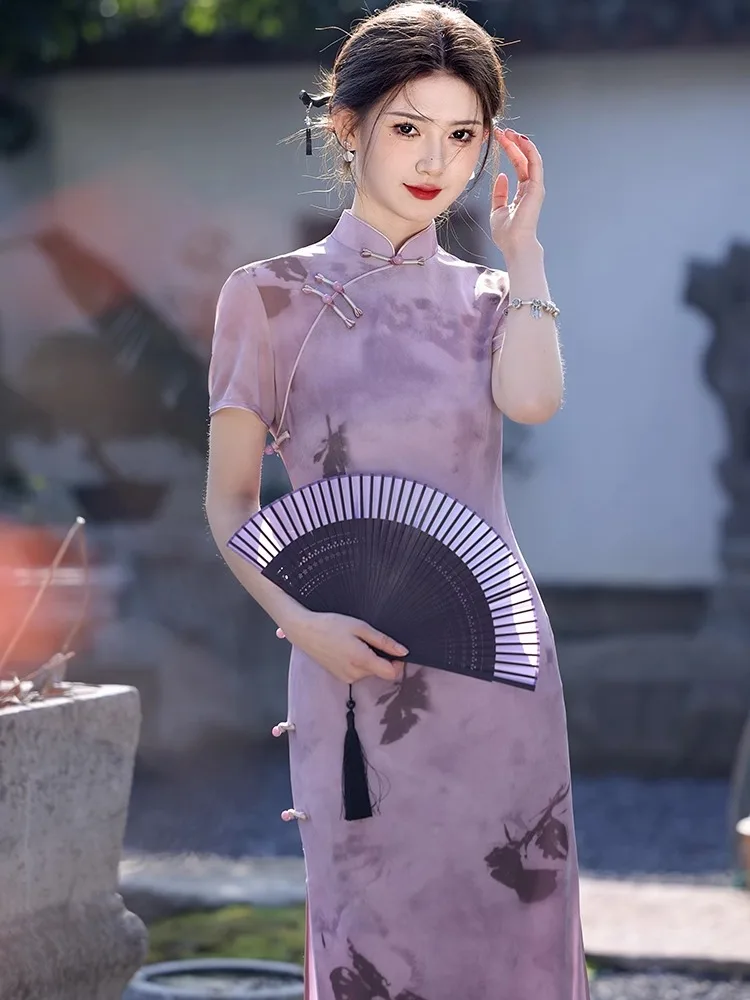 Новая китайская модель: удлиненный, облегающий, винтажный, высококачественный, повседневный шелковый наряд в национальном стиле
Новая китайская модель: удлиненный, облегающий, винтажный, высококачественный, повседневный шелковый наряд в национальном стиле