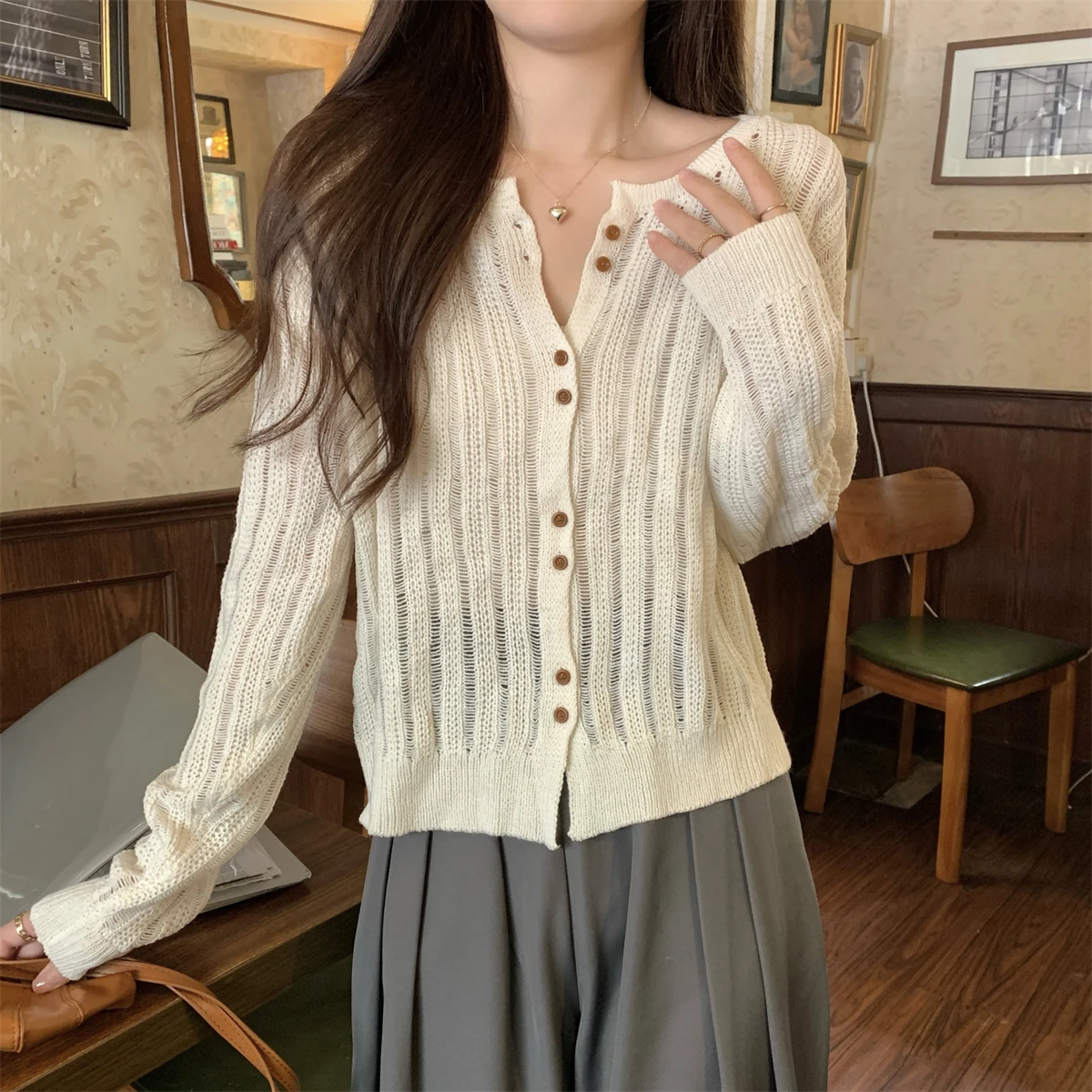 Spring Women's Thin Knitted Cardigan New Leisure Single Breasted Hollow Out Tops Ladies Loose Retro Solid Coat
Spring Women's Thin Knitted Cardigan New Leisure Single Breasted Hollow Out Tops Ladies Loose Retro Solid Coat