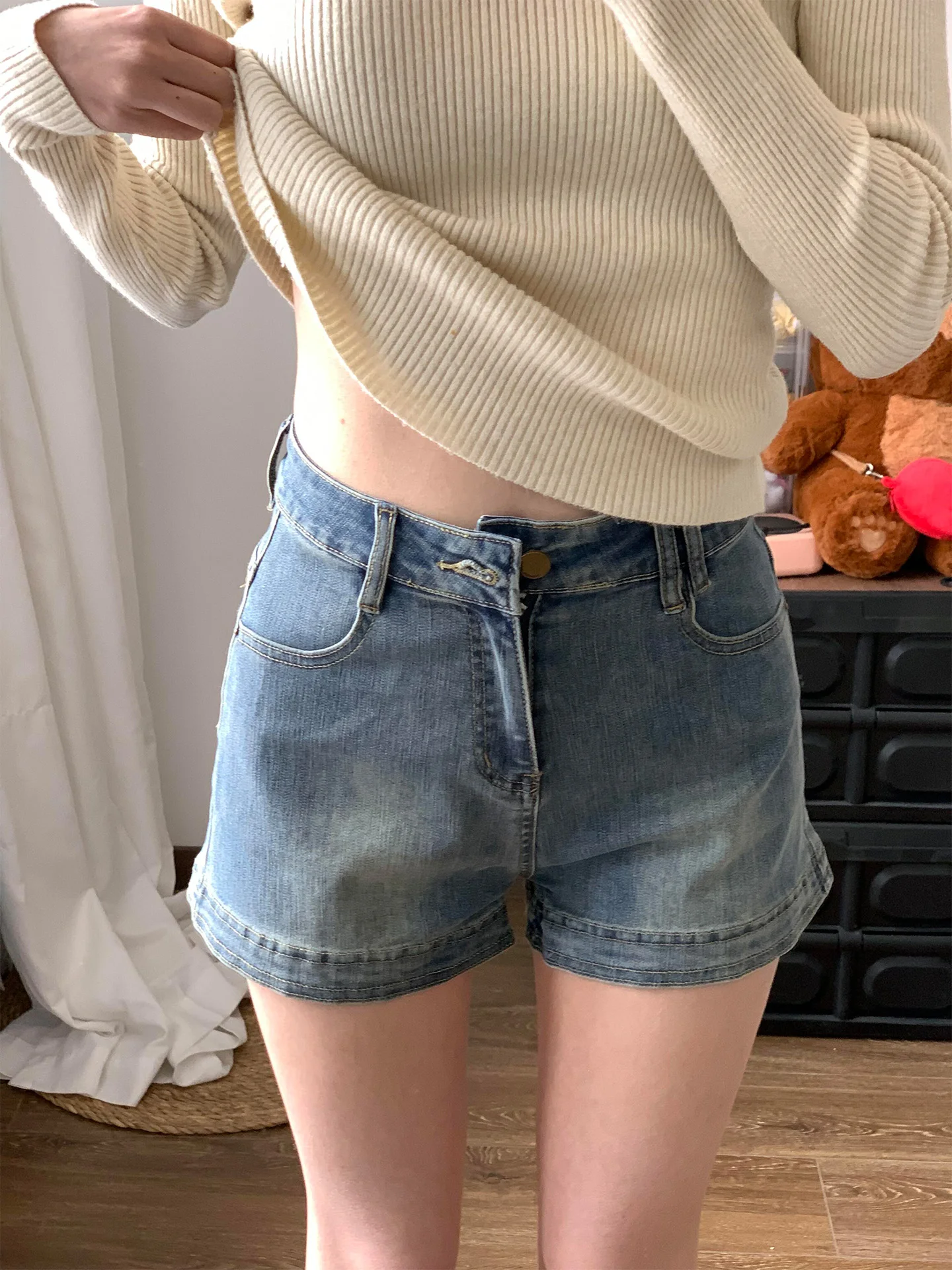 High Waist American Style Denim Shorts Women's Summer New Hot Pants A-Line Sexy Girls Wide Leg Pants Retro Process
High Waist American Style Denim Shorts Women's Summer New Hot Pants A-Line Sexy Girls Wide Leg Pants Retro Process