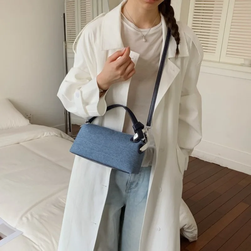Casual Fabric & Leather Mini Cylinder Handbag with Detachable, Multi-Color for Daily Use, Errands, Commuting, and Casual Outings
Casual Fabric & Leather Mini Cylinder Handbag with Detachable, Multi-Color for Daily Use, Errands, Commuting, and Casual Outings