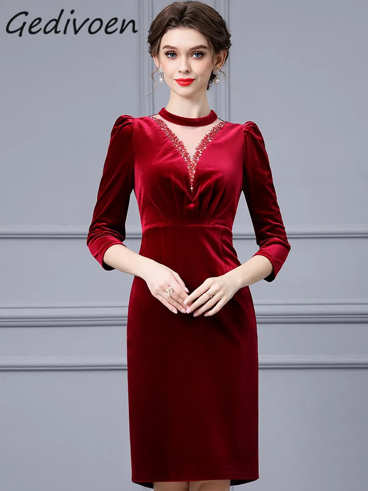 Gedivoen Autumn Fashion Designer Red Luxury Velvet Dress Women Stand Collar Diamond High Waist Package Buttocks Slim Midi Dress
Gedivoen Autumn Fashion Designer Red Luxury Velvet Dress Women Stand Collar Diamond High Waist Package Buttocks Slim Midi Dress