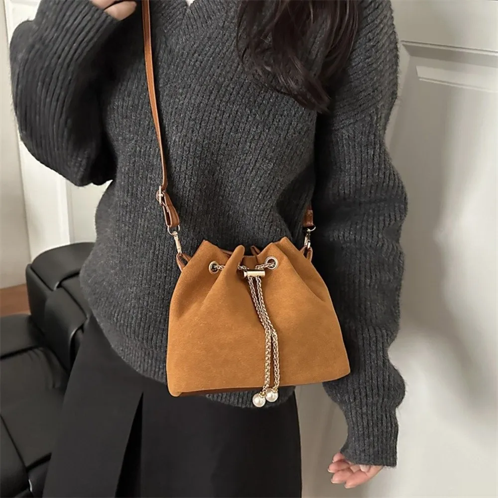 Portable Large Capacity Crossbody Bags Adjustable Strap Solid Color Shoulder Bag Faux Suede Drawstring Women's Handbags Women
Portable Large Capacity Crossbody Bags Adjustable Strap Solid Color Shoulder Bag Faux Suede Drawstring Women's Handbags Women