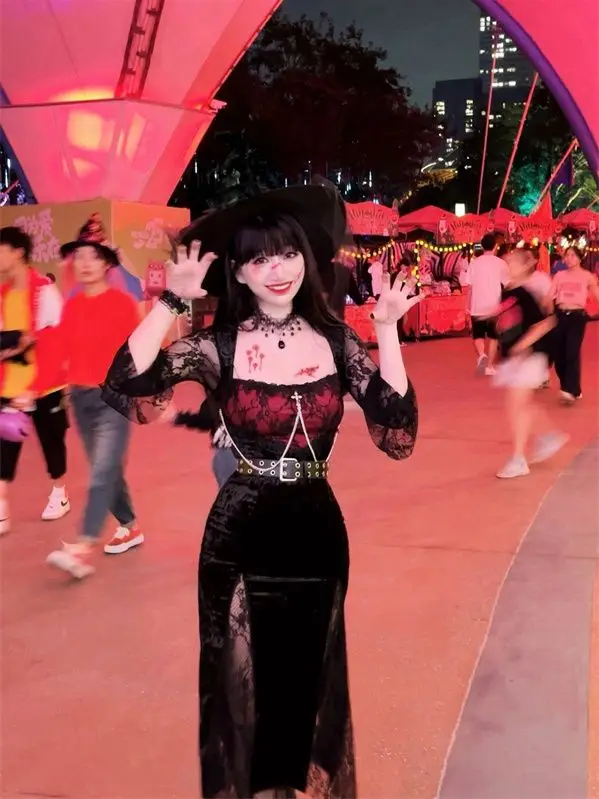 Dark Lady Gothic Style Lace Stitching Long Sleeve Dress Autumn New Wansheng Cos Costume for Women
Dark Lady Gothic Style Lace Stitching Long Sleeve Dress Autumn New Wansheng Cos Costume for Women