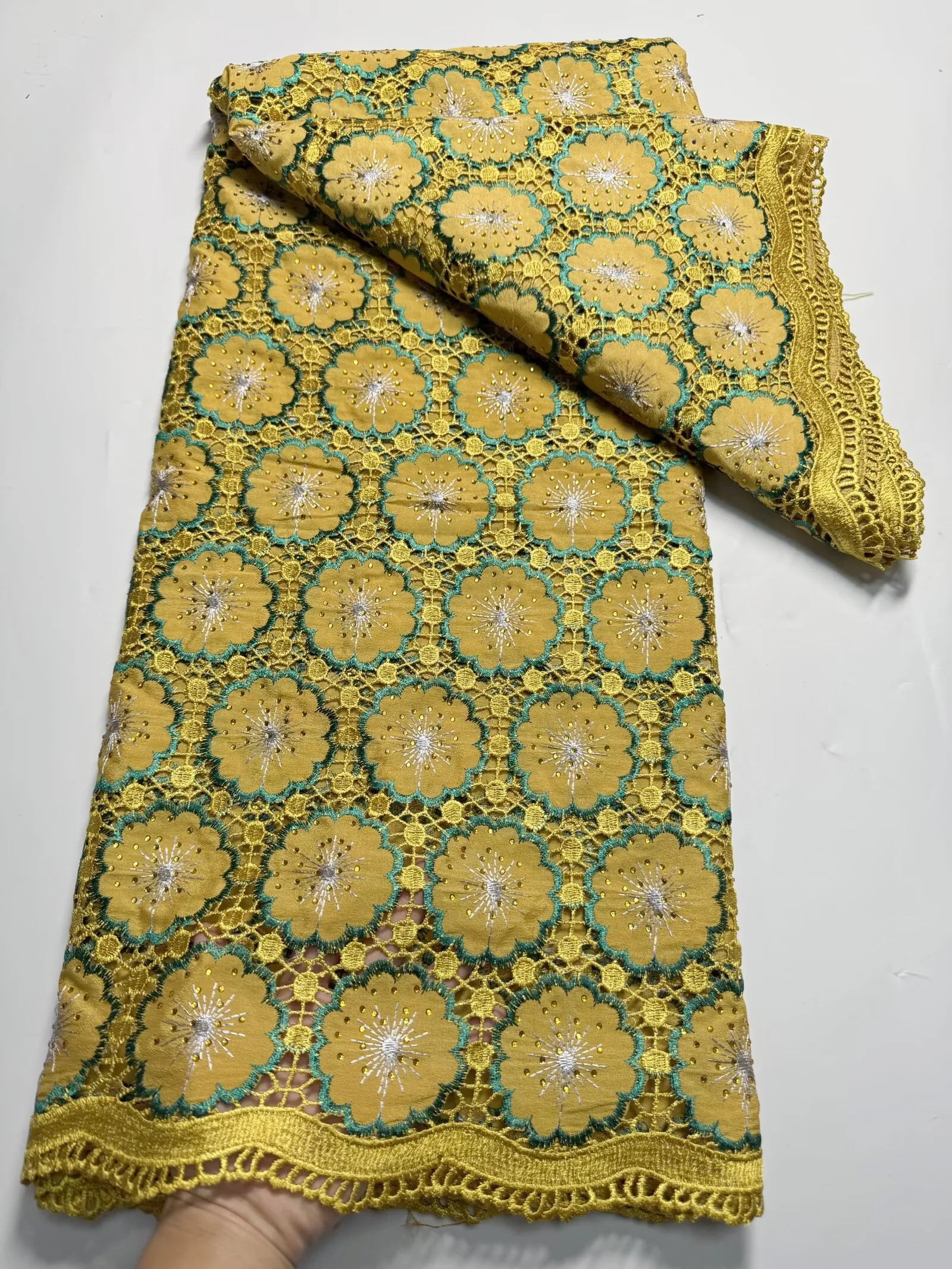 African Lace Fabric 5 Yards High Quality 2026 Lace Material With Stones Embroidery Luxury Nigerian Party Dress
African Lace Fabric 5 Yards High Quality 2026 Lace Material With Stones Embroidery Luxury Nigerian Party Dress