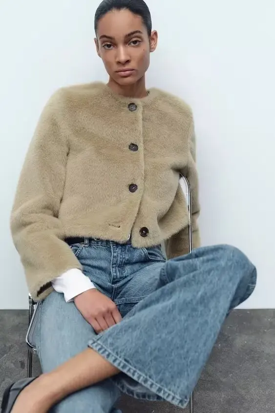 Sweater 2024 Autumn/Winter New Product Small Women's Wear Artificial Fur Effect Short Jacket Coat
Sweater 2024 Autumn/Winter New Product Small Women's Wear Artificial Fur Effect Short Jacket Coat