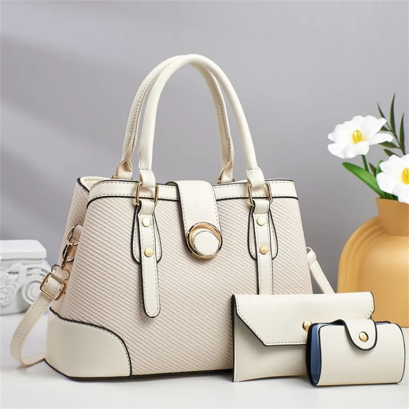 Vintage Inspired Leather Messenger Bag With Crossbody Strap Practical Daily Use
Vintage Inspired Leather Messenger Bag With Crossbody Strap Practical Daily Use