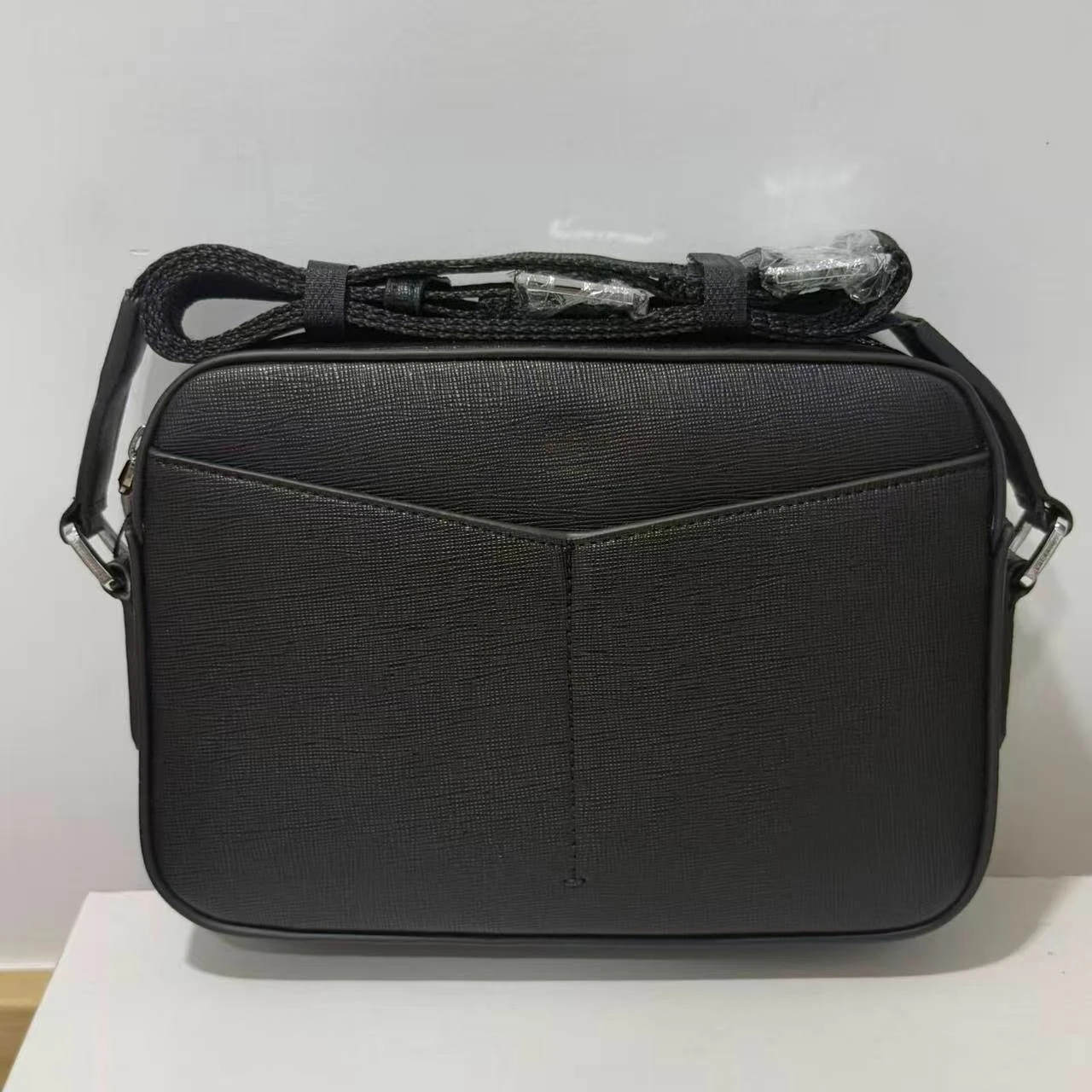 Luxury Men‘s Crossbody Bag Designer Leather Messenger Bag Business Shoulder Bags Male Casual Sling Travel Packs Classic Black
Luxury Men‘s Crossbody Bag Designer Leather Messenger Bag Business Shoulder Bags Male Casual Sling Travel Packs Classic Black