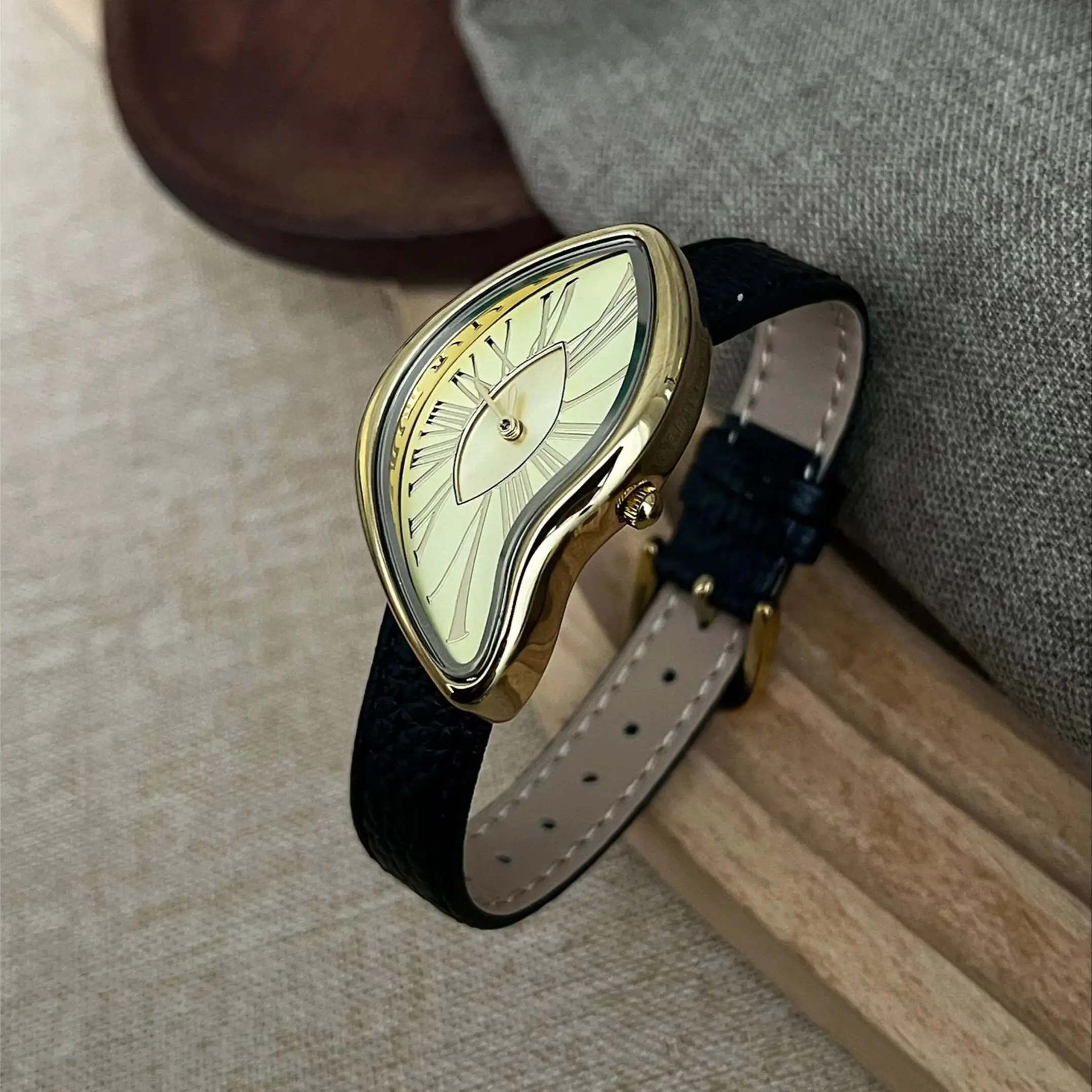 NEW Vintage Personalized Watch for Women with High-end Feel, Irregular Dial, High-end Leather Belt, Quartz Women's Watches Gift
NEW Vintage Personalized Watch for Women with High-end Feel, Irregular Dial, High-end Leather Belt, Quartz Women's Watches Gift