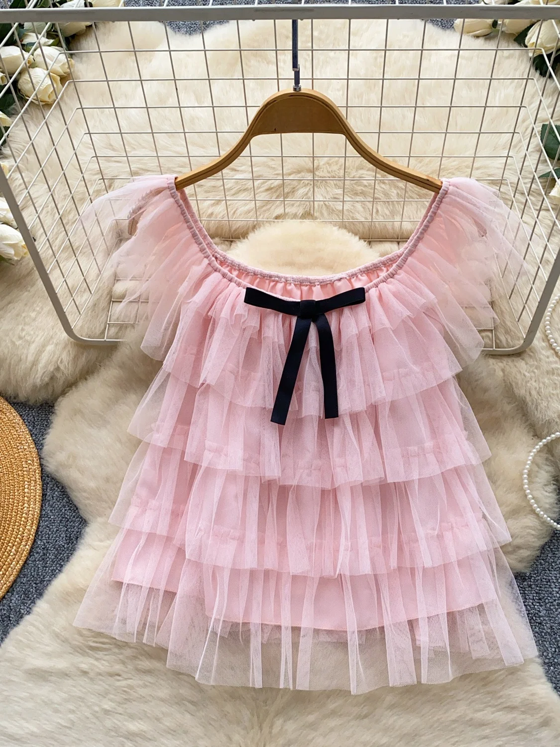 Korean Style Sweet Knot Multi-Layer Tulle Shirt Women Summer Fashion Age-Defying Short Sleeve Elegance Top
Korean Style Sweet Knot Multi-Layer Tulle Shirt Women Summer Fashion Age-Defying Short Sleeve Elegance Top