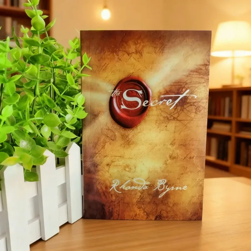 The Secret "is an inspirational English book that explores the law of attraction, self-improvement, and motivational reading
The Secret "is an inspirational English book that explores the law of attraction, self-improvement, and motivational reading