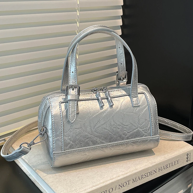 Брендовая сумка Boston Bag, роскошная серебряная сумка, черная сумка для поездок на работу, женская винтажная сумка из искусственной кожи, сумка через плечо, модная маленькая сумка-тоут
Брендовая сумка Boston Bag, роскошная серебряная сумка, черная сумка для поездок на работу, женская винтажная сумка из искусственной кожи, сумка через плечо, модная маленькая сумка-тоут
