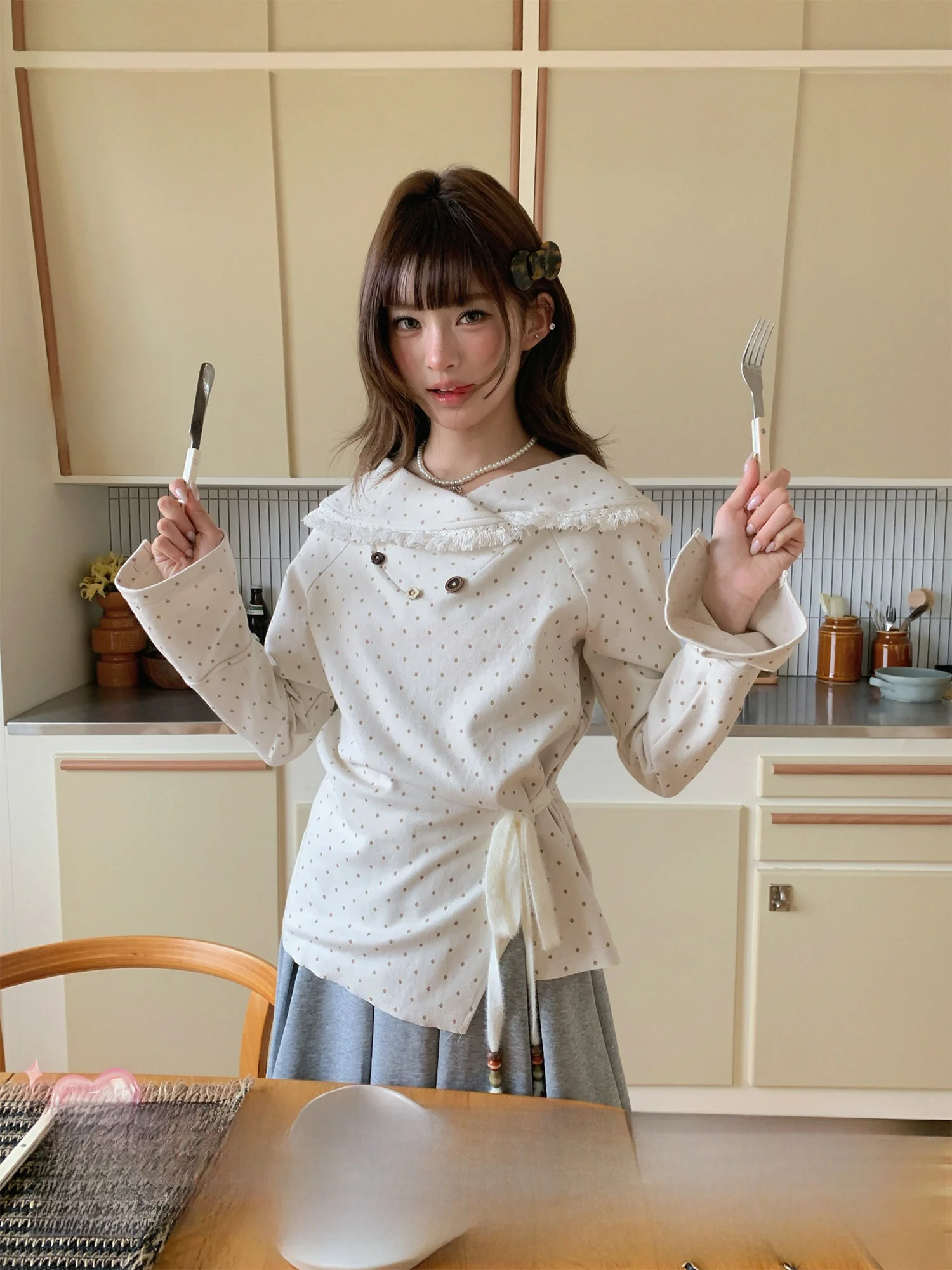 Retro Tassel Polka Dot Sweatshirt Women's Collar Design Long Sleeve Top Elegant Casual Style Standard Fit Spring Fashion
Retro Tassel Polka Dot Sweatshirt Women's Collar Design Long Sleeve Top Elegant Casual Style Standard Fit Spring Fashion