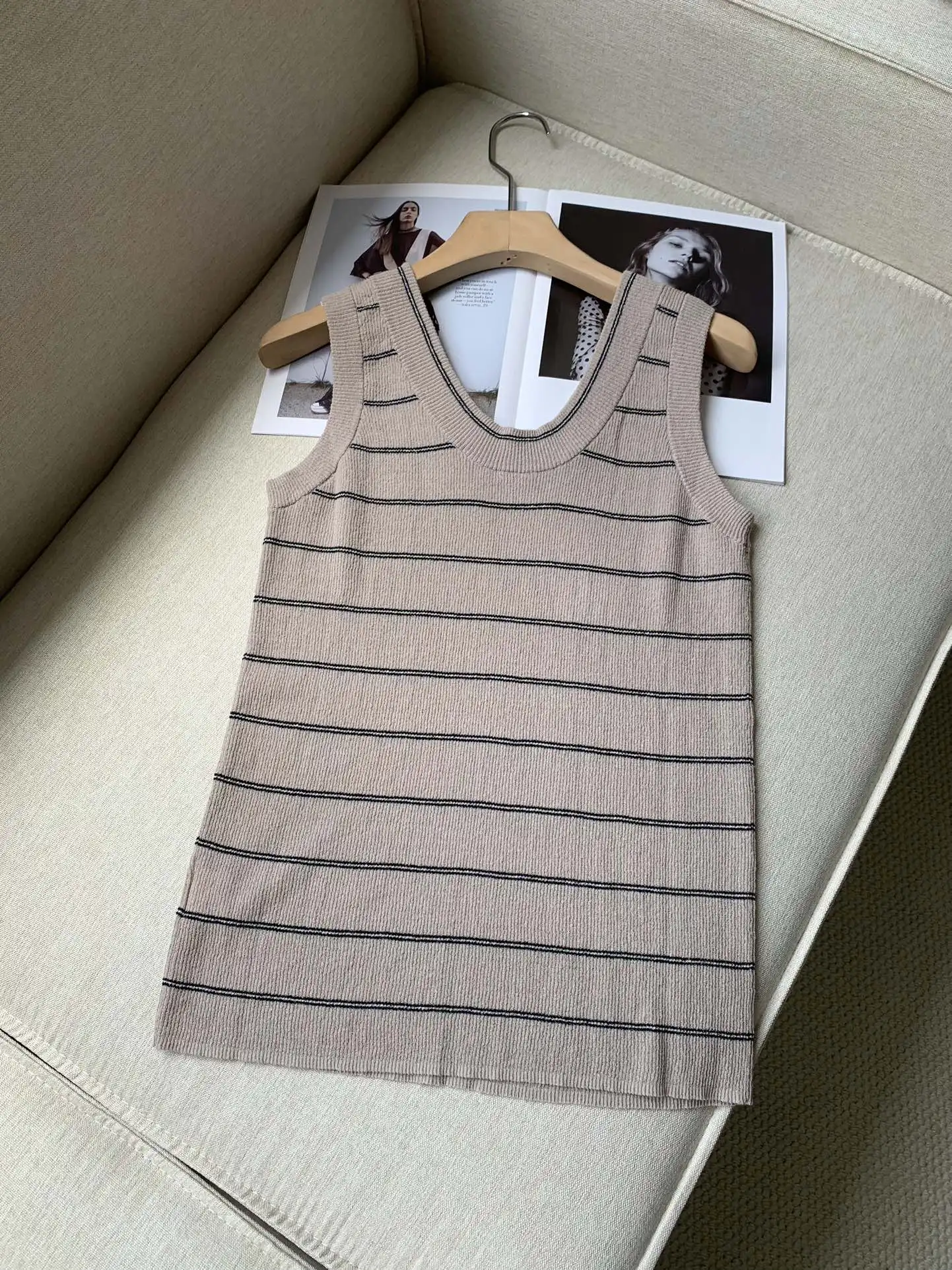 Summer Women's Striped Vest U-Neck Sleeveless Contrast Color Casual Ladies Knitted Tank Tops
Summer Women's Striped Vest U-Neck Sleeveless Contrast Color Casual Ladies Knitted Tank Tops