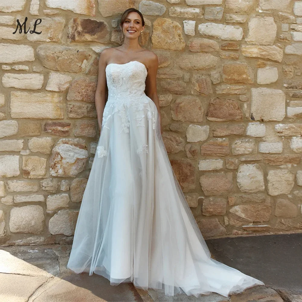 ML Customized Luxury Strapless Bridal Dress 3D Floral Lace Applique A Line Tulle Wedding Dress For Country And Vineyard Wedding
ML Customized Luxury Strapless Bridal Dress 3D Floral Lace Applique A Line Tulle Wedding Dress For Country And Vineyard Wedding