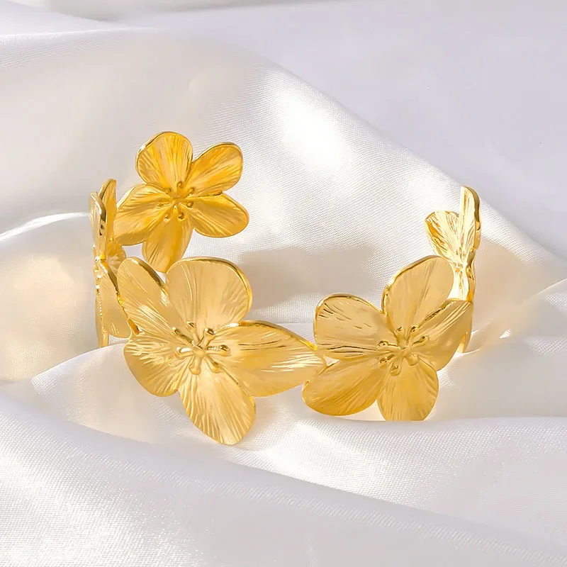 1PC Women's Fashion Trendy Waterproof Stainless Steel Flower Bracelet Jewelry Date Travel Banquet Party Holiday Dressing Gift
1PC Women's Fashion Trendy Waterproof Stainless Steel Flower Bracelet Jewelry Date Travel Banquet Party Holiday Dressing Gift