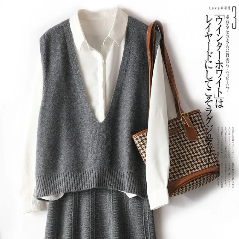 Spring Autumn Jacket Knitted Vests Women Clothing Sleeveless Tops V-neck Black White Grey Waistcoat Leisure Loose Knit Vest
Spring Autumn Jacket Knitted Vests Women Clothing Sleeveless Tops V-neck Black White Grey Waistcoat Leisure Loose Knit Vest