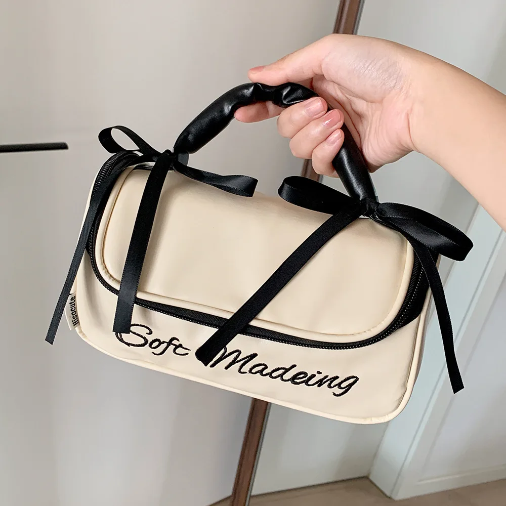 Cute Hand-held Makeup Bag Fashion Ballet Style Large Capacity Skincare Storage Bag Travel High Appearance Level Toiletry Handbag
Cute Hand-held Makeup Bag Fashion Ballet Style Large Capacity Skincare Storage Bag Travel High Appearance Level Toiletry Handbag