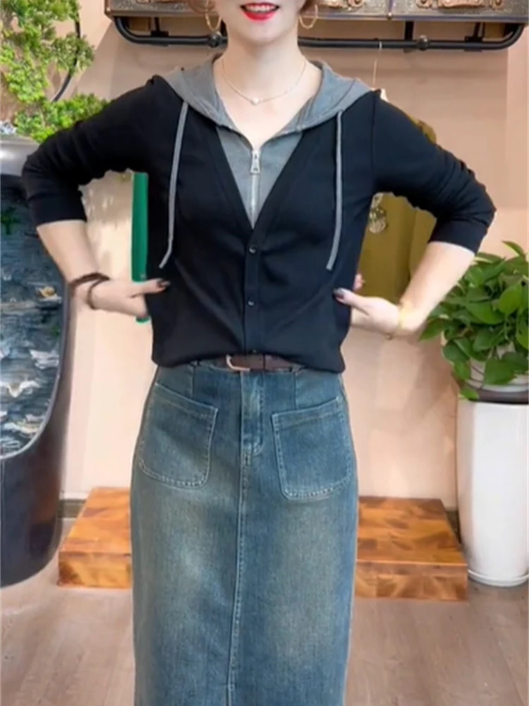 Женский осенний модный комплект: кардиган с капюшоном и длинными рукавами, юбка. Универсальный дизайн, повседневный шик, комплект из двух предметов.
Женский осенний модный комплект: кардиган с капюшоном и длинными рукавами, юбка. Универсальный дизайн, повседневный шик, комплект из двух предметов.