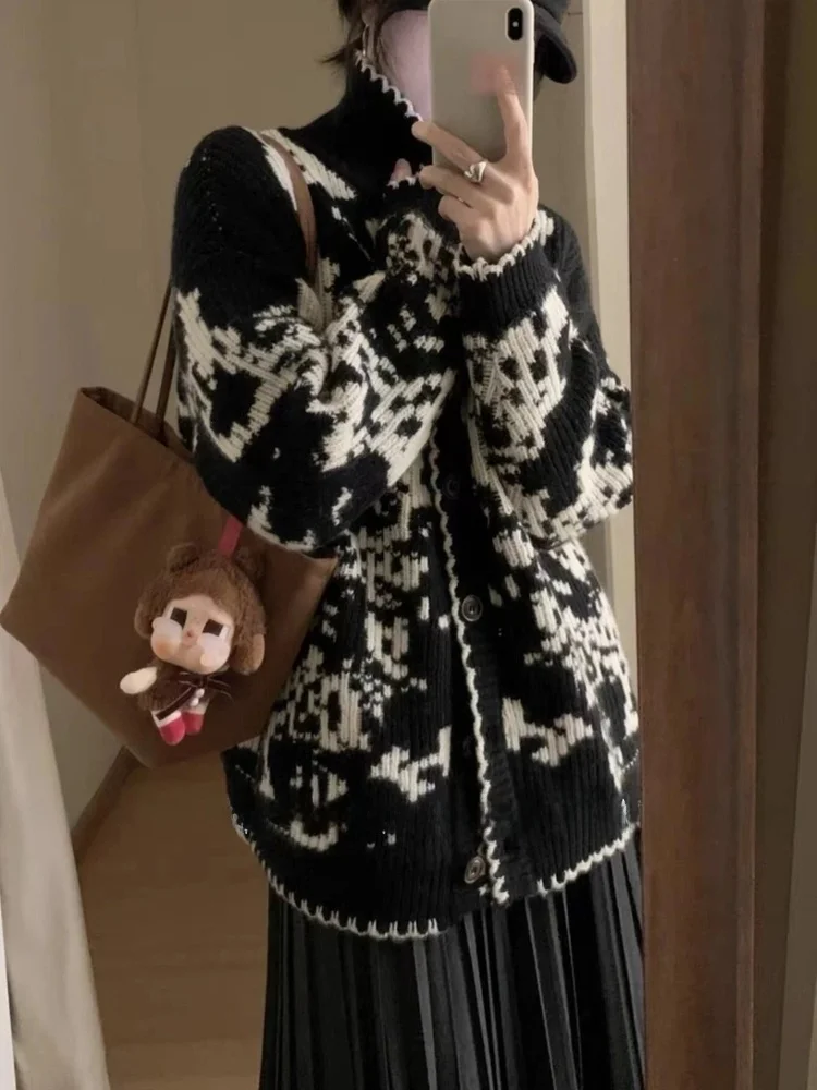 Thickened Knitted High Collar Sweater Coat Women's Loose Fit Warmth Outerwear Color Block Lazy Style Long Sleeve Winter Coat
Thickened Knitted High Collar Sweater Coat Women's Loose Fit Warmth Outerwear Color Block Lazy Style Long Sleeve Winter Coat