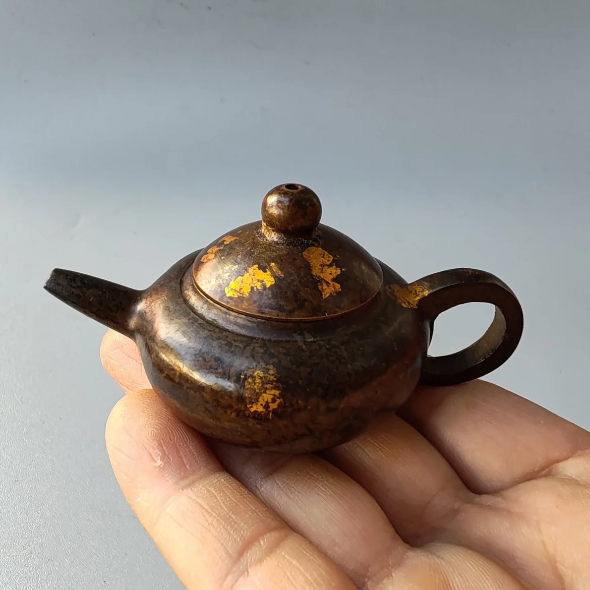 Pure copper mini handle teapot, scripture collection, paper color tea table, household tea table, pure copper teapot
Pure copper mini handle teapot, scripture collection, paper color tea table, household tea table, pure copper teapot