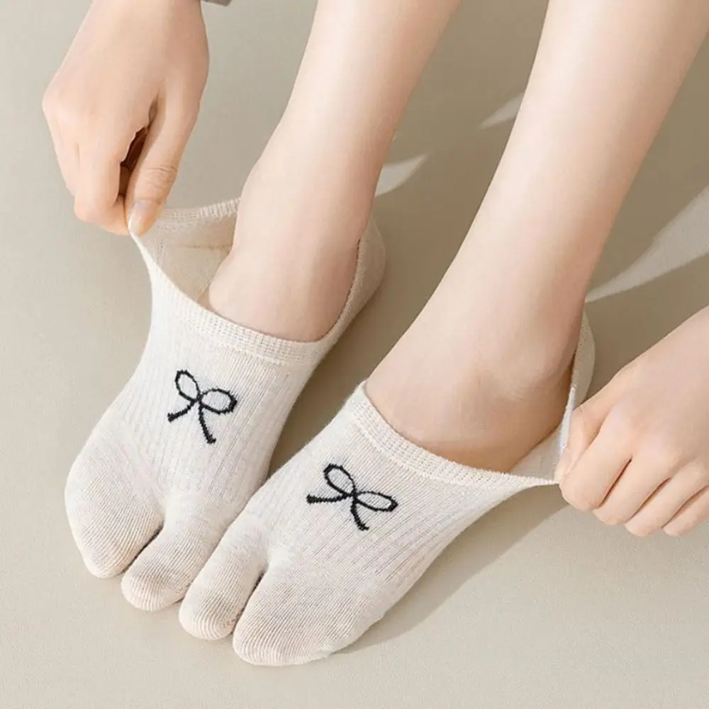 3Pairs Fashion Short Tube Two Toe Boat Socks Invisible Anti Slip Sweet Bow Socks Breathable Hosiery Split Toe Ankle Socks Women
3Pairs Fashion Short Tube Two Toe Boat Socks Invisible Anti Slip Sweet Bow Socks Breathable Hosiery Split Toe Ankle Socks Women