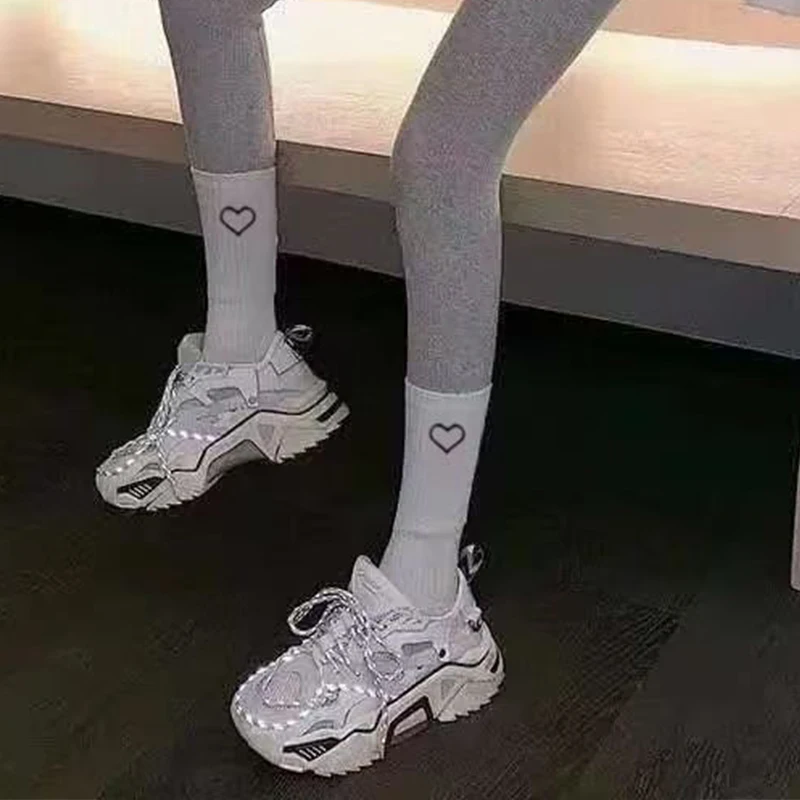 Мужские и женские носки средней длины, новые осенне-зимние носки до середины икры, модные носки Love, корейская версия носков средней длины
Мужские и женские носки средней длины, новые осенне-зимние носки до середины икры, модные носки Love, корейская версия носков средней длины