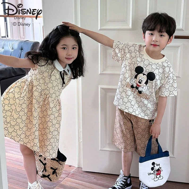 Disney Mickey Mouse lively and cute men and women comfortable, soft and breathable trendy versatile casual sports summer suit
Disney Mickey Mouse lively and cute men and women comfortable, soft and breathable trendy versatile casual sports summer suit