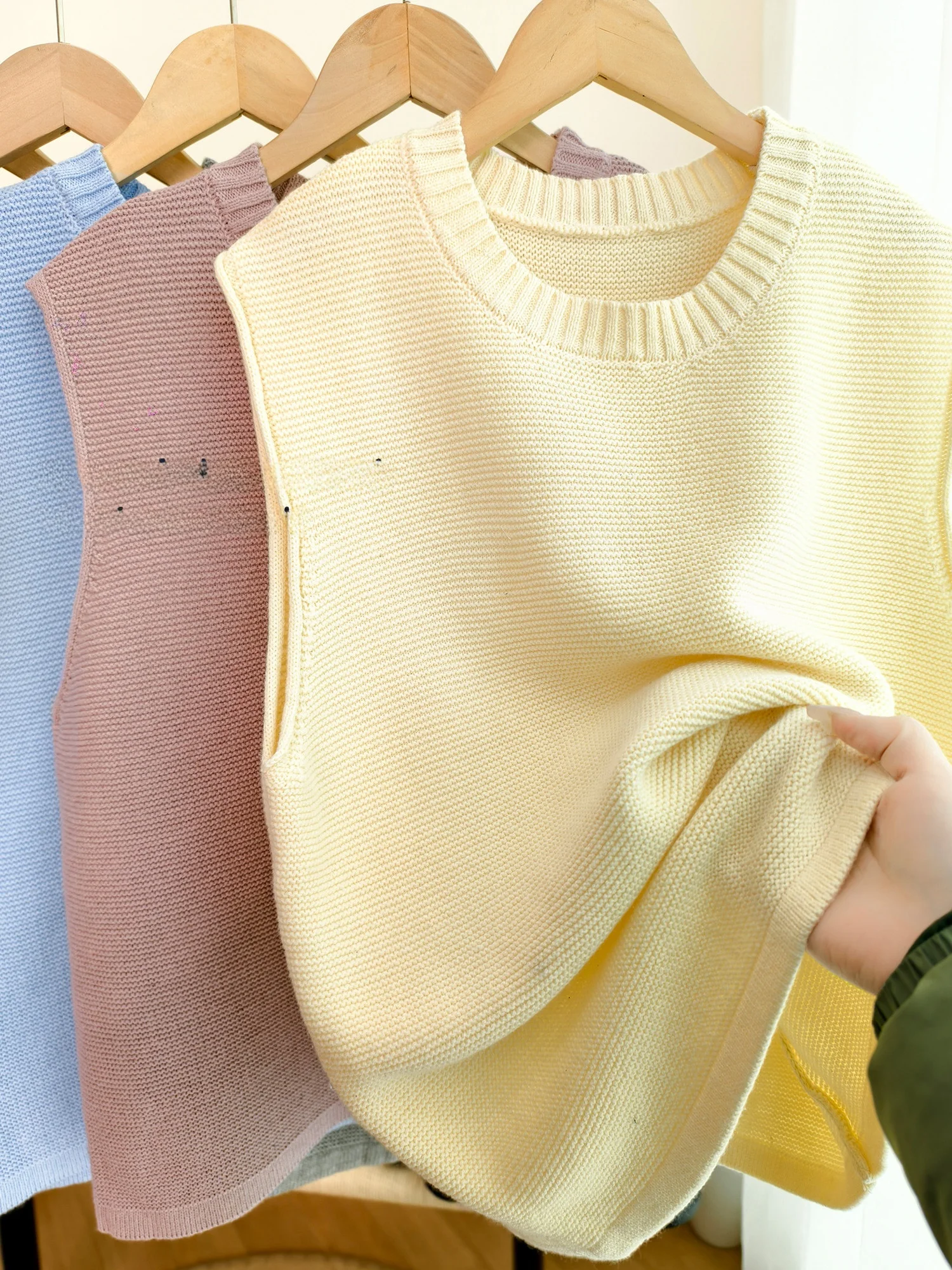 Colored 00% Cotton Multi-strand Yarn Knitted round Ne Vest Women's Sle Casual Wear Outerwear Loose Fit Regular Length
Colored 00% Cotton Multi-strand Yarn Knitted round Ne Vest Women's Sle Casual Wear Outerwear Loose Fit Regular Length