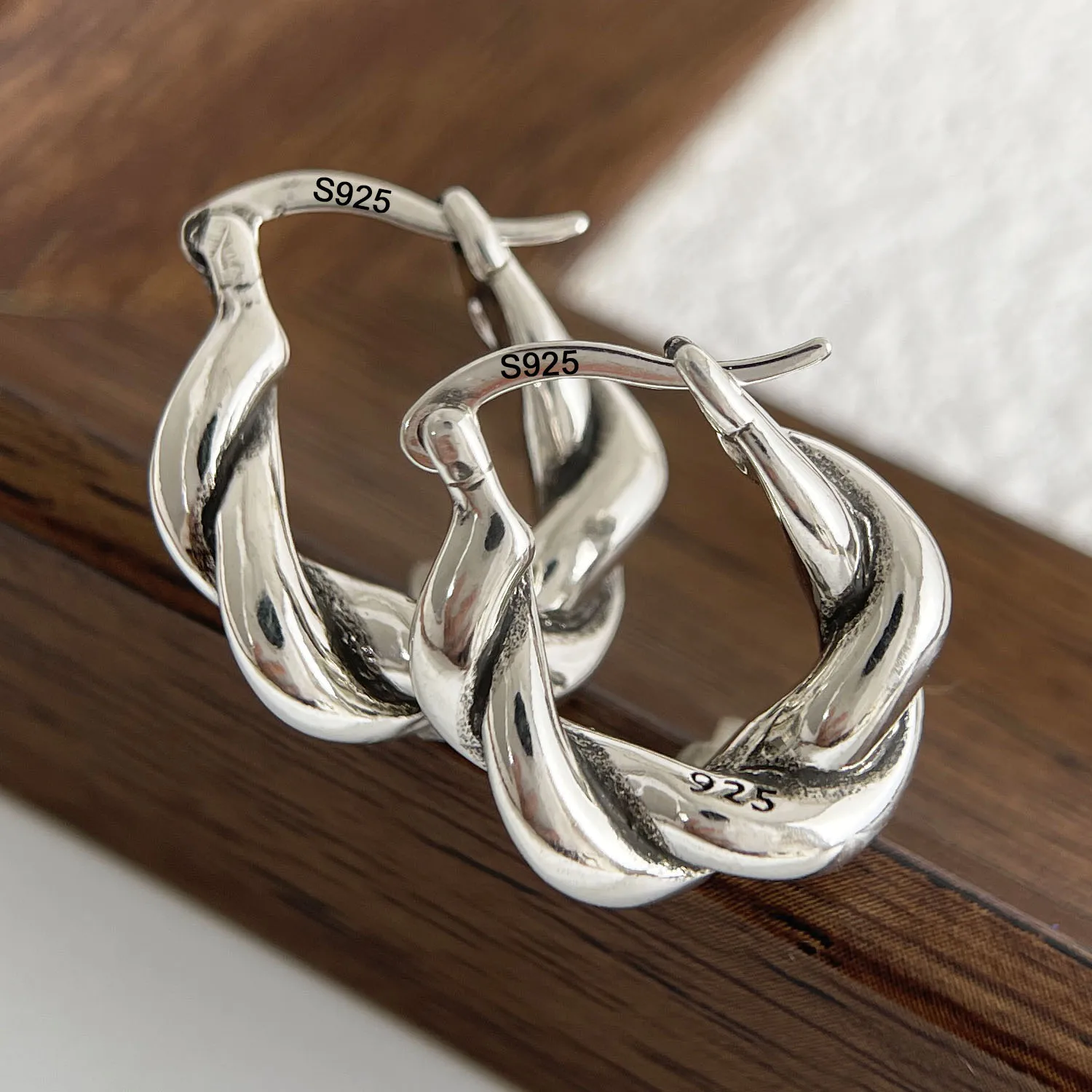 925 Sterling Silver Earrings For Women Trendy Vintage Twist Earring Jewelry Prevent Allergy Party Accessories Gift
925 Sterling Silver Earrings For Women Trendy Vintage Twist Earring Jewelry Prevent Allergy Party Accessories Gift