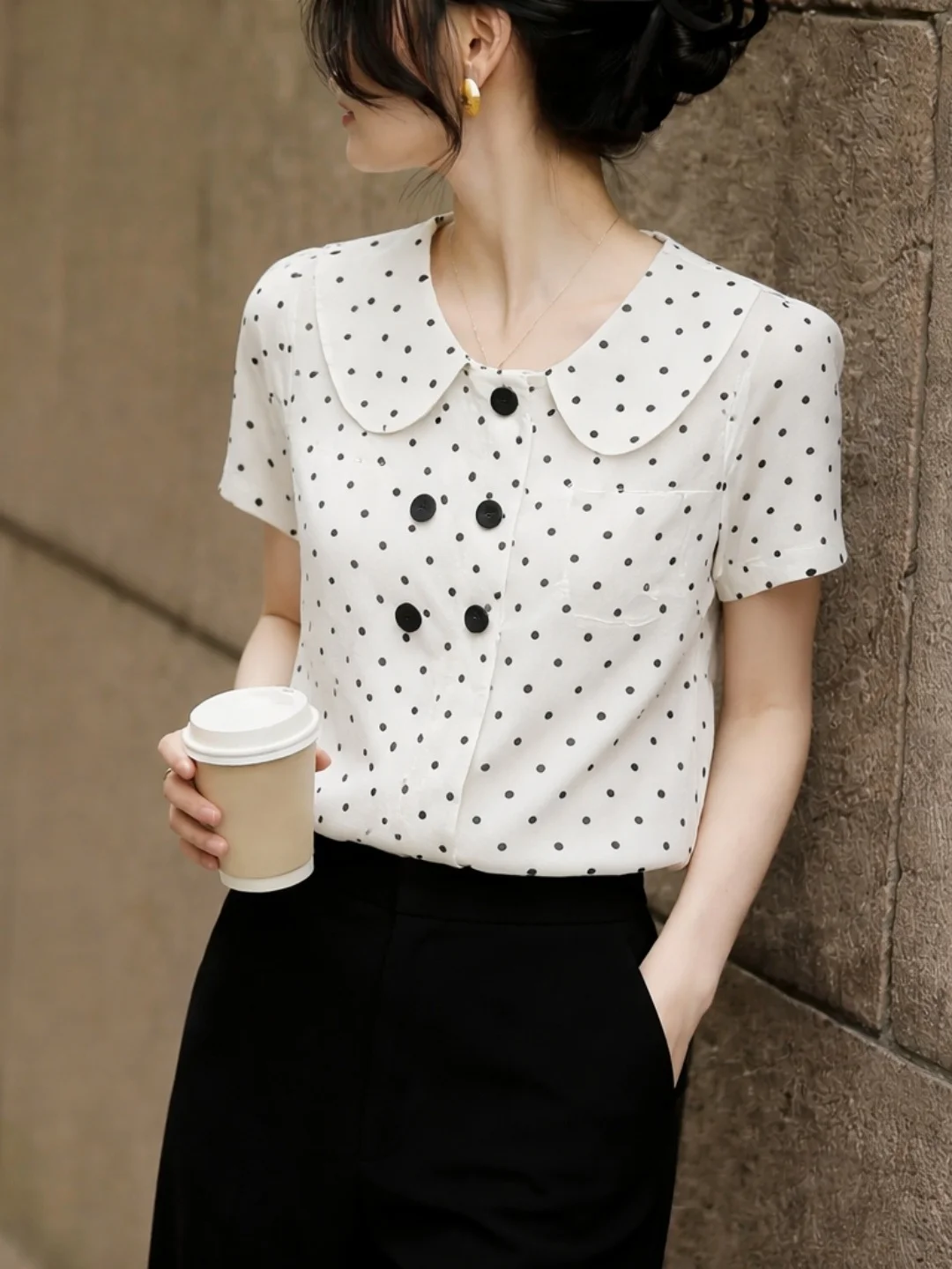 Summer Soft Polka Dot Doll Collar Women's Shirt Korean Style Short Sleeve Casual Top Ageless Fashion Commute Wind
Summer Soft Polka Dot Doll Collar Women's Shirt Korean Style Short Sleeve Casual Top Ageless Fashion Commute Wind