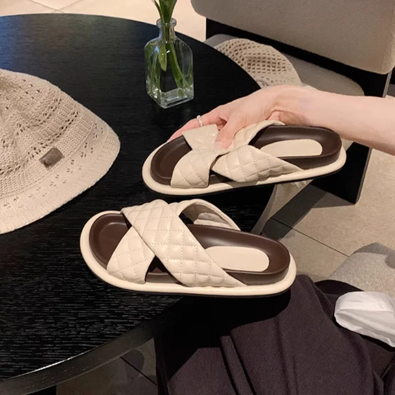 New Fashion Brand Women Shoes Soft Casual Cross Strap Sandals Comfortable Diamond Shaped Sandals Women Versatile Outdoor Slippe
New Fashion Brand Women Shoes Soft Casual Cross Strap Sandals Comfortable Diamond Shaped Sandals Women Versatile Outdoor Slippe