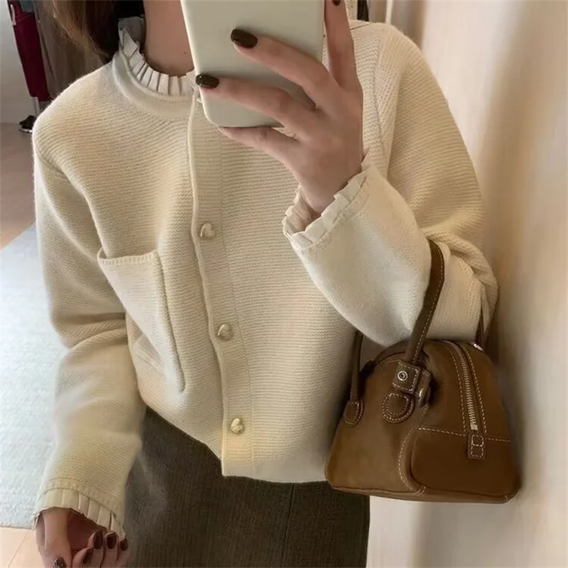 New Knit Cardigans Women Clothing Knitwear Fungus Pleated Lace Knit Cardigan love Button Small Fragrance Design Sweater Coat
New Knit Cardigans Women Clothing Knitwear Fungus Pleated Lace Knit Cardigan love Button Small Fragrance Design Sweater Coat