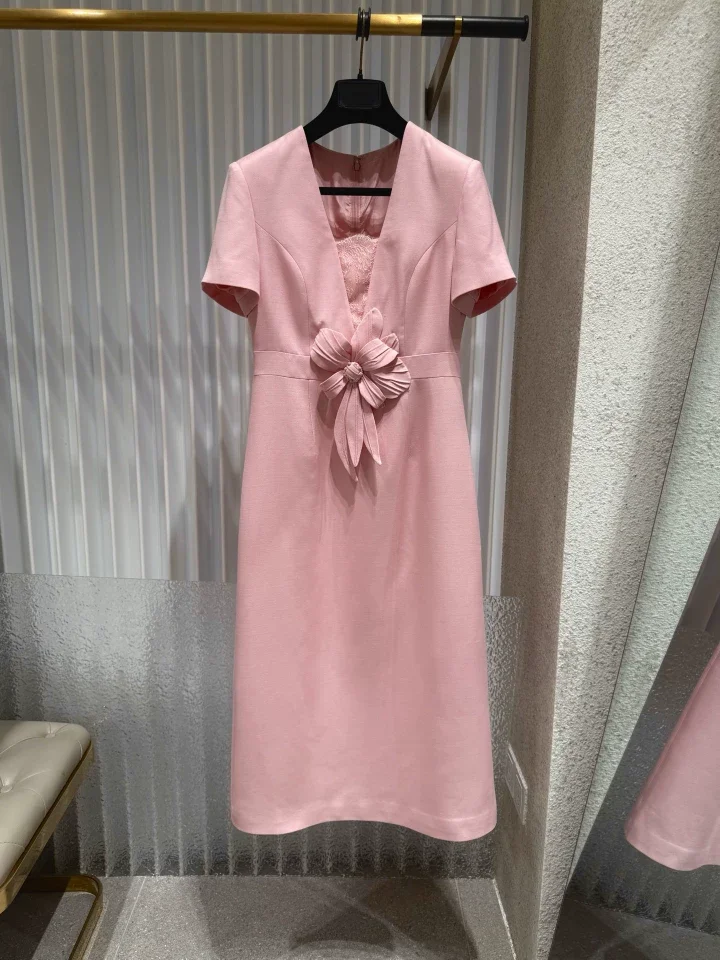 Top Quality 2026 Summer Clothes V Neck Patchwork Lace Pink Silk Dress Elegant Ladies Handmade Floral Slim Wool Long Dress
Top Quality 2026 Summer Clothes V Neck Patchwork Lace Pink Silk Dress Elegant Ladies Handmade Floral Slim Wool Long Dress