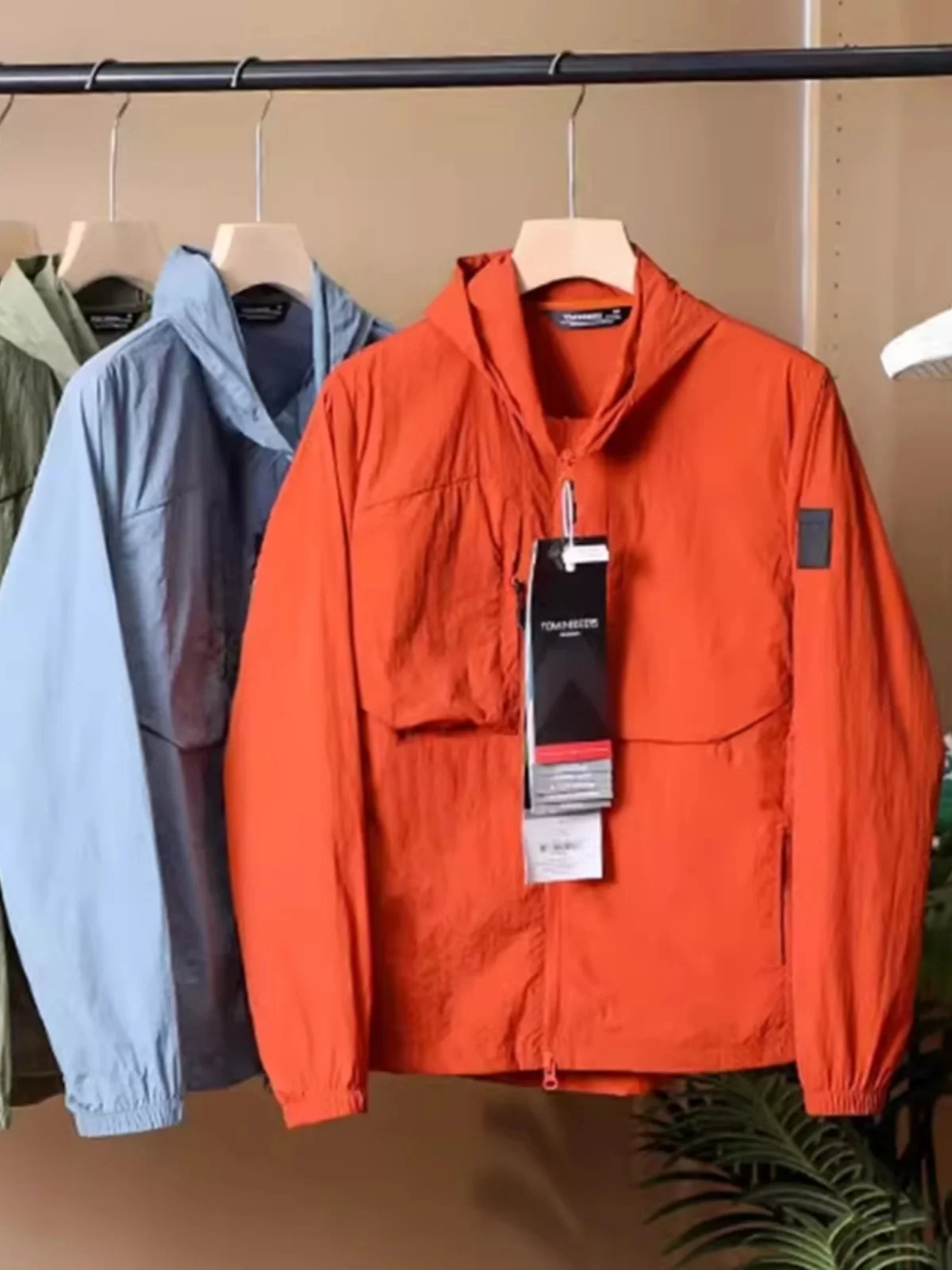 Легкая демисезонная куртка с капюшоном для активного отдыха: дышащая, ветрозащитная, водоотталкивающая, солнцезащитная одежда, 3D крой
Легкая демисезонная куртка с капюшоном для активного отдыха: дышащая, ветрозащитная, водоотталкивающая, солнцезащитная одежда, 3D крой