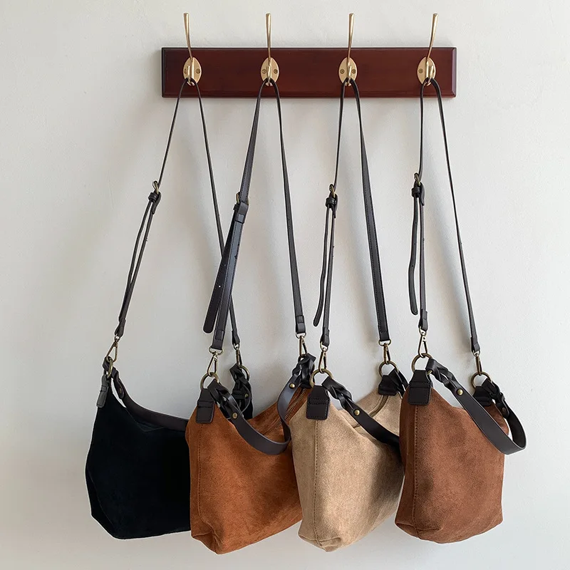 Women Handbags Shoulder Bag Crossbody Fashion Messenger Bags Casual Splicing Underarm 2025 Autumn Winter New Suede Single
Women Handbags Shoulder Bag Crossbody Fashion Messenger Bags Casual Splicing Underarm 2025 Autumn Winter New Suede Single