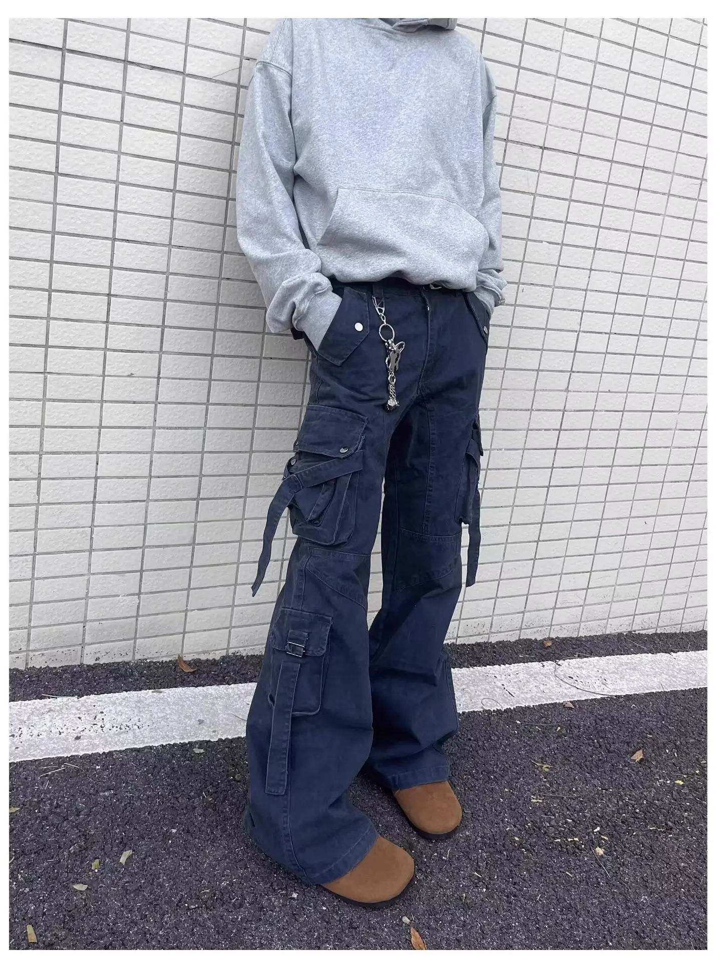 Американская High Street Vibe Тяжелая рабочая одежда с несколькими карманами и поясом Джинсы Мужские и женские дизайнерские функциональные лоскутные джинсы...
Американская High Street Vibe Тяжелая рабочая одежда с несколькими карманами и поясом Джинсы Мужские и женские дизайнерские функциональные лоскутные джинсы...