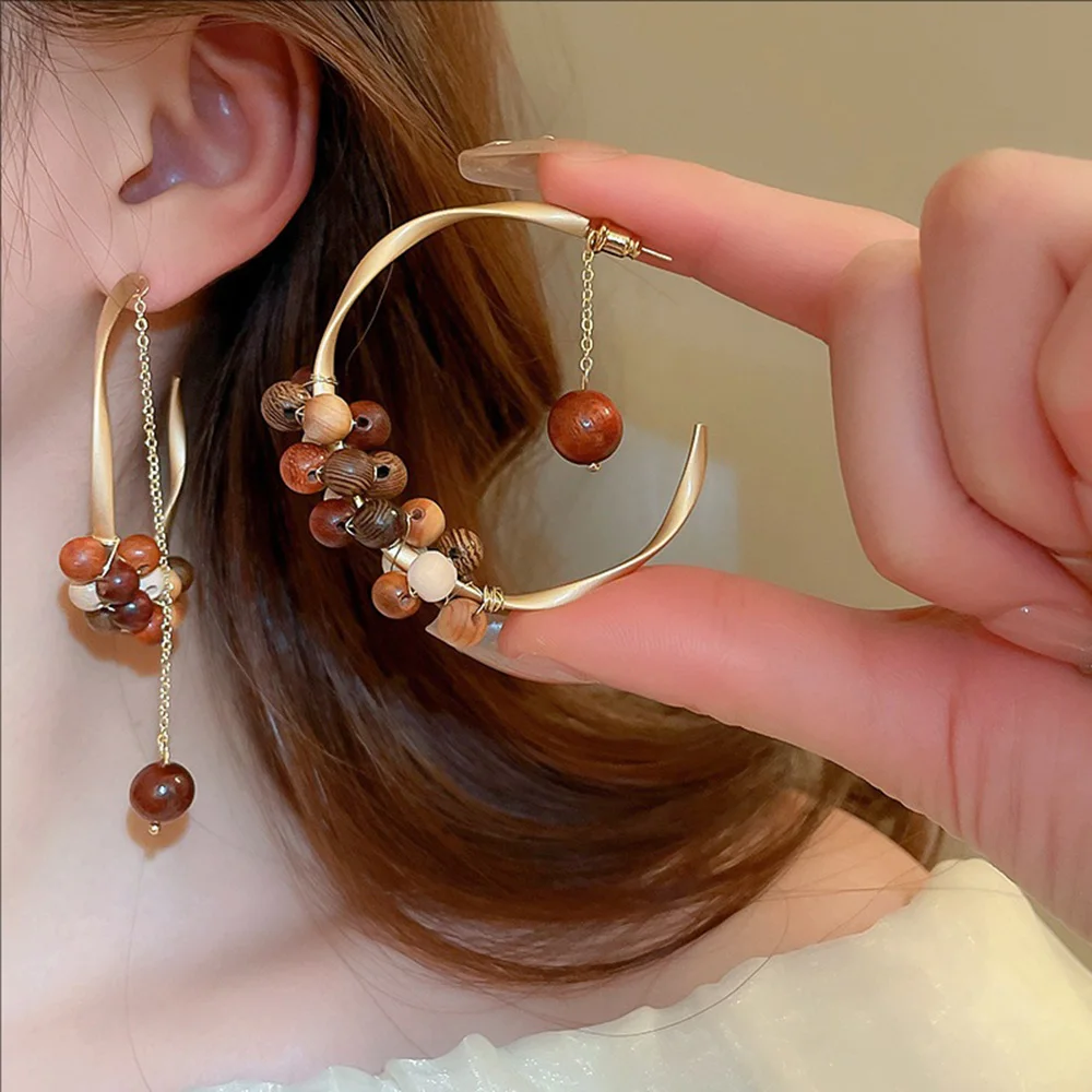 Silvery Needle Sandalwood Round Bead Woven C-shaped Twisted Earrings Unique Creativity High-end Jewelry For Women
Silvery Needle Sandalwood Round Bead Woven C-shaped Twisted Earrings Unique Creativity High-end Jewelry For Women