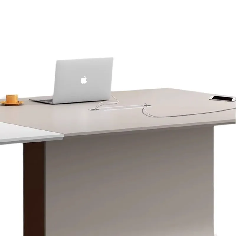 Стол для встреч, простой современный конференц-зал, обучающий небольшой стол для переговоров и комбинация стульев
Стол для встреч, простой современный конференц-зал, обучающий небольшой стол для переговоров и комбинация стульев