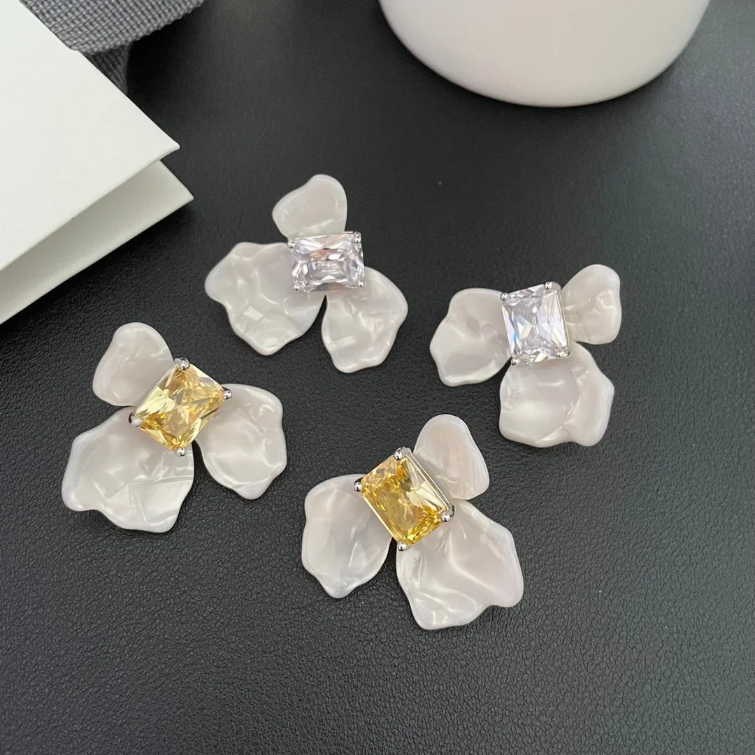 Earrings Light Luxury Personality Fashion Retro Flowers Removable Dual-Use Piercing Aretes De Mujer Pendientes Brincos Boucles
Earrings Light Luxury Personality Fashion Retro Flowers Removable Dual-Use Piercing Aretes De Mujer Pendientes Brincos Boucles
