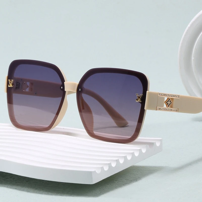 2025 Trendy Big Face Sunglasses Women - High-End Thin Plain Frame UV400 Protection Oversized Luxury Fashion Glasses for Driving
2025 Trendy Big Face Sunglasses Women - High-End Thin Plain Frame UV400 Protection Oversized Luxury Fashion Glasses for Driving