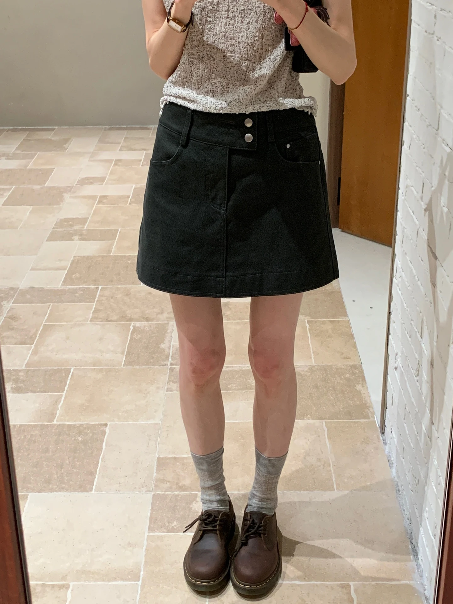 Юбка А-силуэта с высокой талией, женская, весна-лето, с защитой от просвечивания, на двух пуговицах, укороченная, корейский стиль, темно-серая
Юбка А-силуэта с высокой талией, женская, весна-лето, с защитой от просвечивания, на двух пуговицах, укороченная, корейский стиль, темно-серая