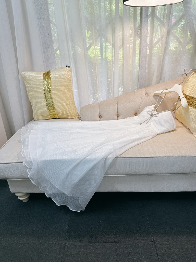 Элегантное платье с V-образным вырезом и завышенной талией, с кристаллическим узлом, белое, в стиле Moonlight, с тюлевой юбкой без бретелек, французский стиль, А-силуэт
Элегантное платье с V-образным вырезом и завышенной талией, с кристаллическим узлом, белое, в стиле Moonlight, с тюлевой юбкой без бретелек, французский стиль, А-силуэт