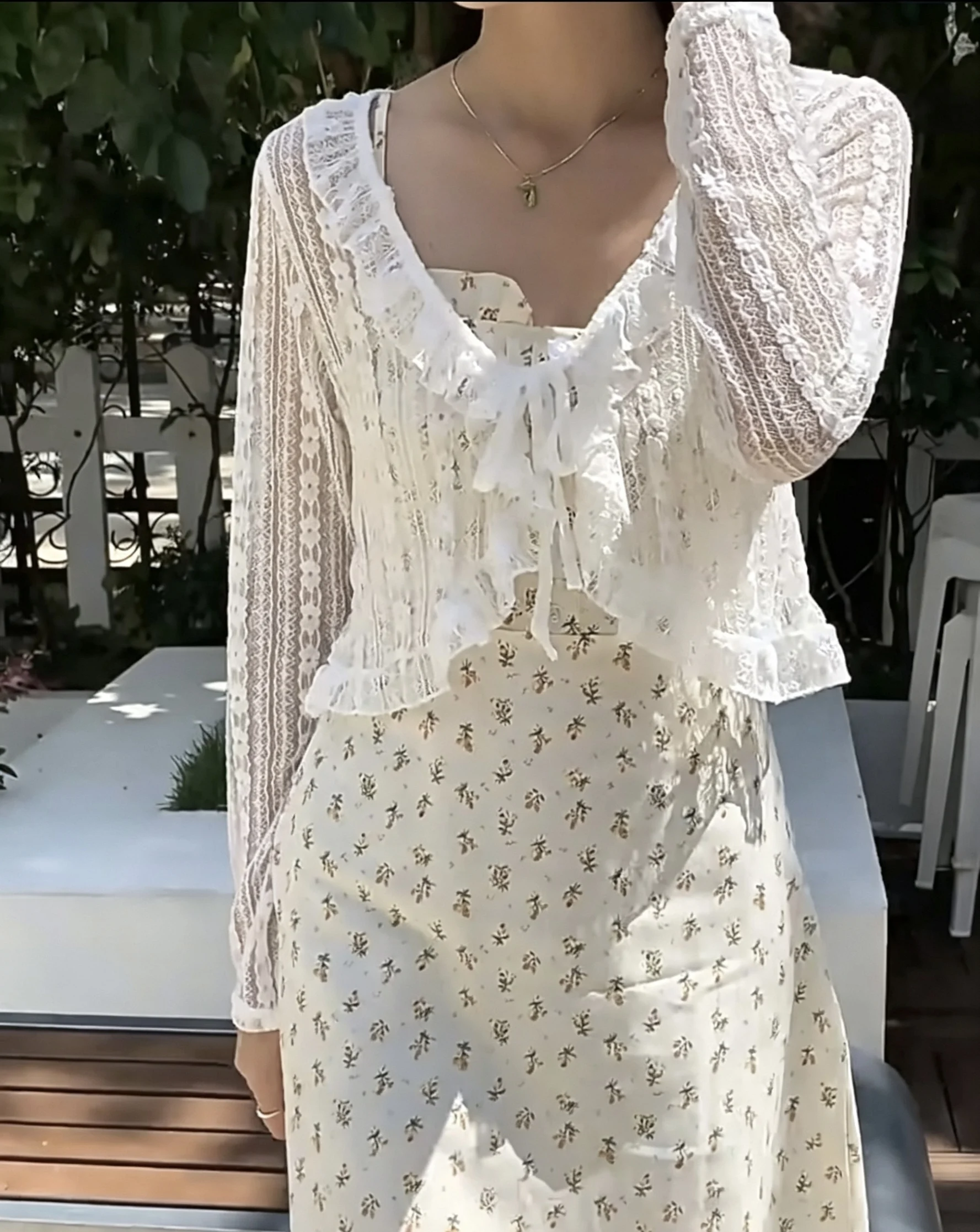 Summer Women White Lace Bow Ruffle Blouse Sun Protection Cardigan Y2K Korean Style Casual Loose Thin Cover Up Coat Tops
Summer Women White Lace Bow Ruffle Blouse Sun Protection Cardigan Y2K Korean Style Casual Loose Thin Cover Up Coat Tops