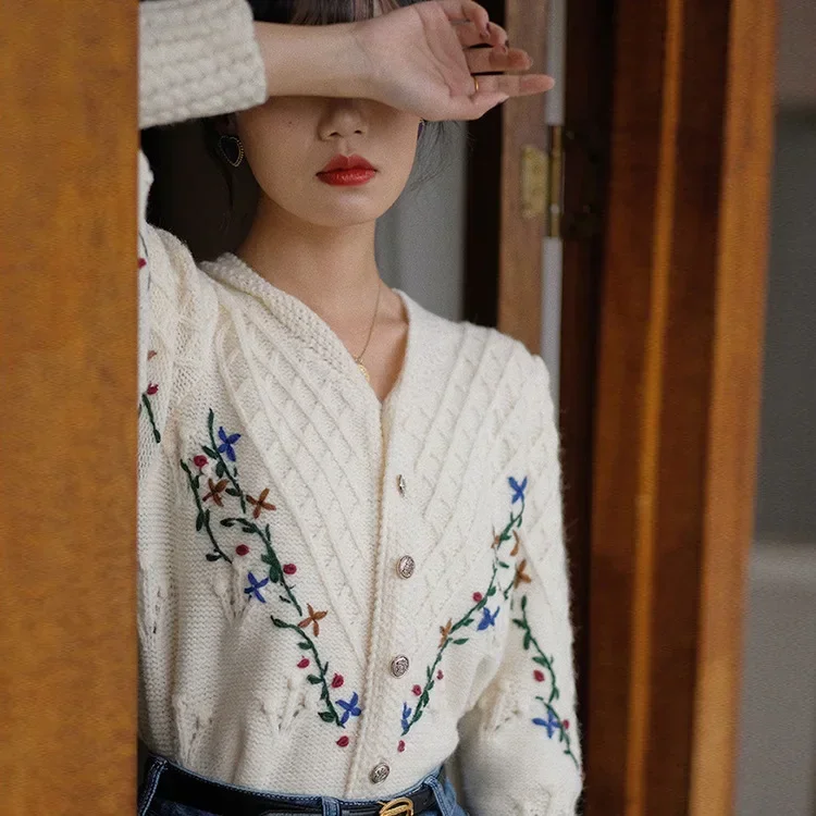 V Neck Knitted Full Sleeve Women Coats Sweaters Casual Embroidery Floral Regular Autumn Winter 2023 Knit Splice Cardigan
V Neck Knitted Full Sleeve Women Coats Sweaters Casual Embroidery Floral Regular Autumn Winter 2023 Knit Splice Cardigan